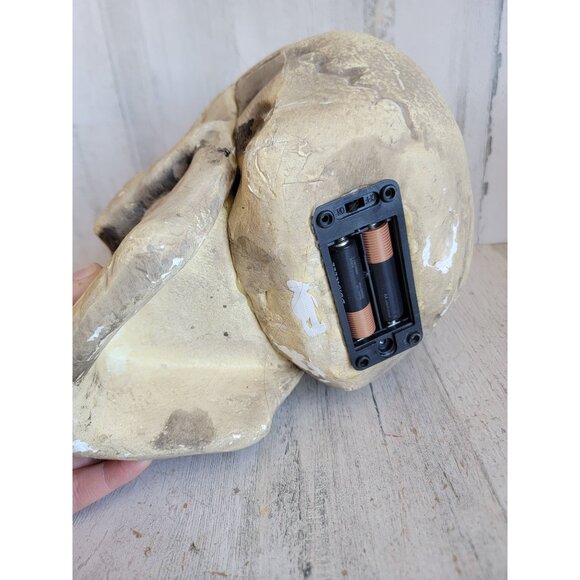 Foam skull looking eyes animated Halloween prop decor - Picture 9 of 13